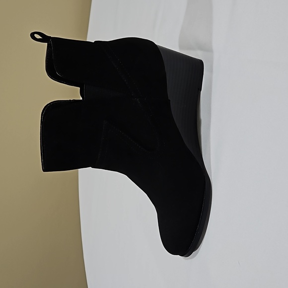 Size 8, Roebuck & Co. Black Wedge Booties - Picture 7 of 15